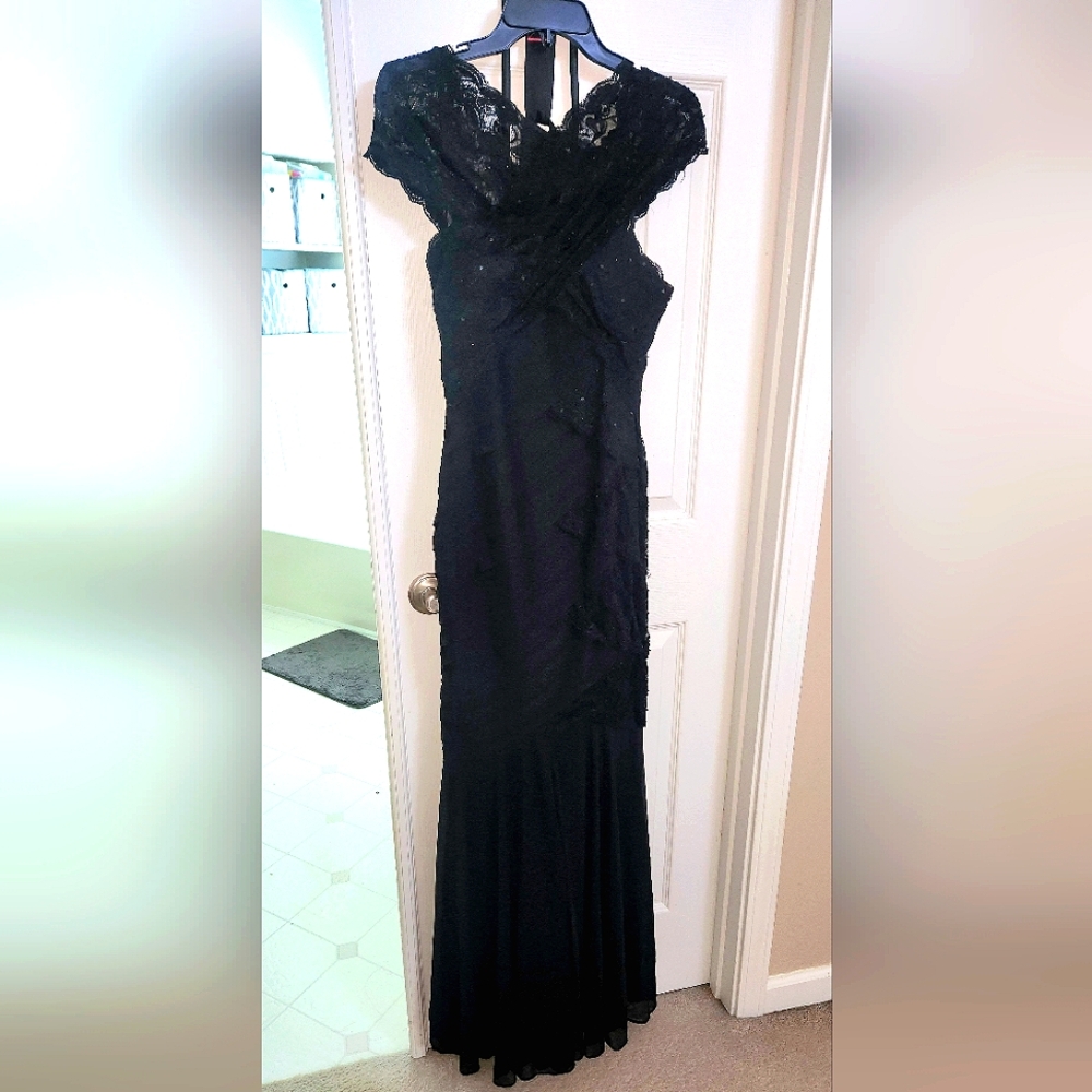 Betsy & Adam Black Lace Maxi Dress